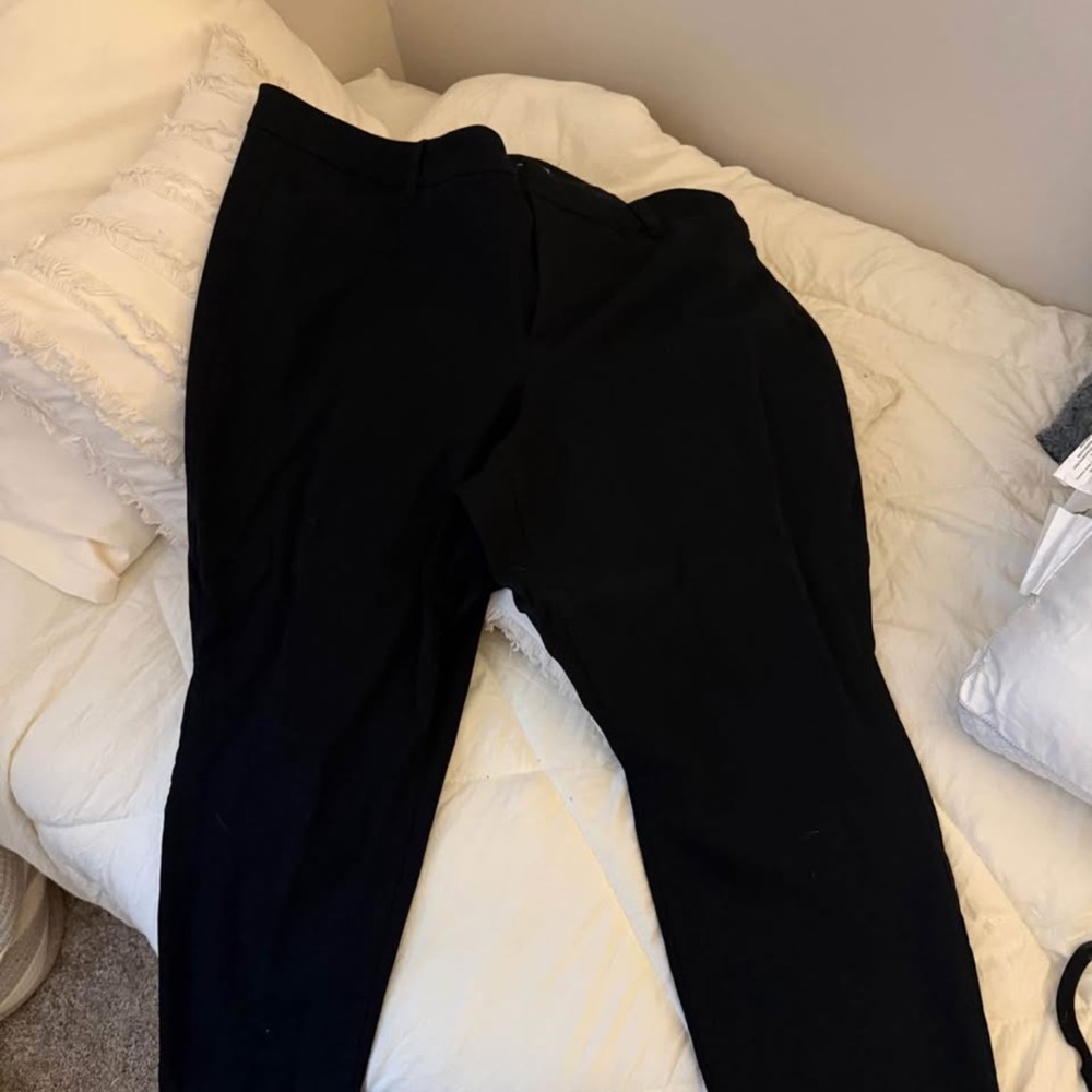 Old Navy High-Rise Pixie Pants in Black